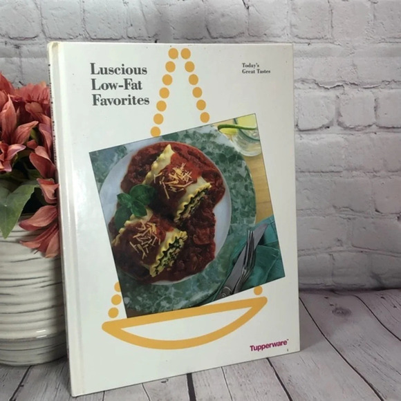 Vintage 1993 TUPPERWARE LUSCIOUS LOW-FAT FAVORITES cookbook - Picture 4 of 8
